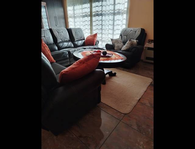 3 BEDROOM FREEHOLD FOR SALE IN DURNACOL
